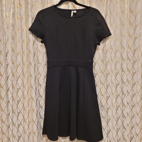 SOLD! Elle swiss dot skater dress, size XS - Picture 1 of 7